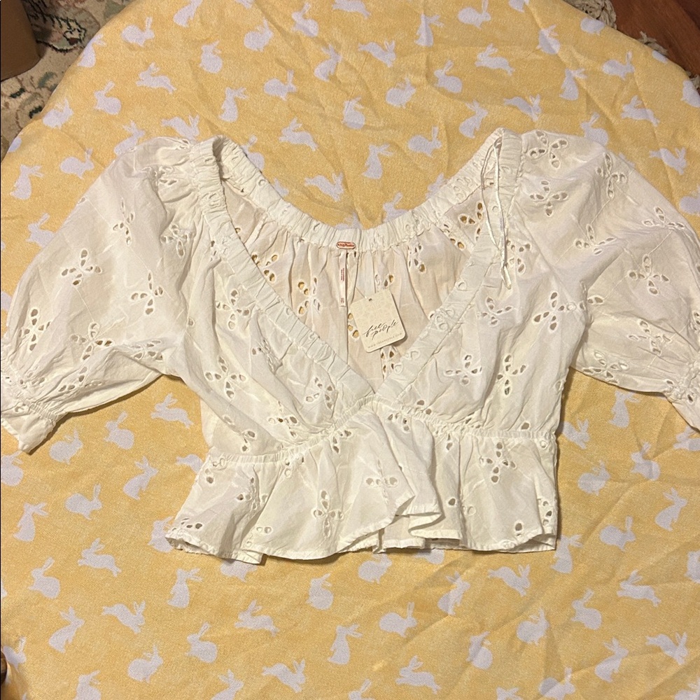 Free People Gardenia White Eyelet V-Neck Cropped Blouse Top NWT Shirt Spring - Picture 4 of 10